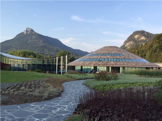 余教授奧地利鄉村行：紅牛辦公室建筑的聯(lián)想