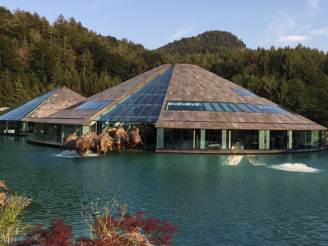 余教授奧地利鄉村行：紅牛辦公室建筑的聯(lián)想