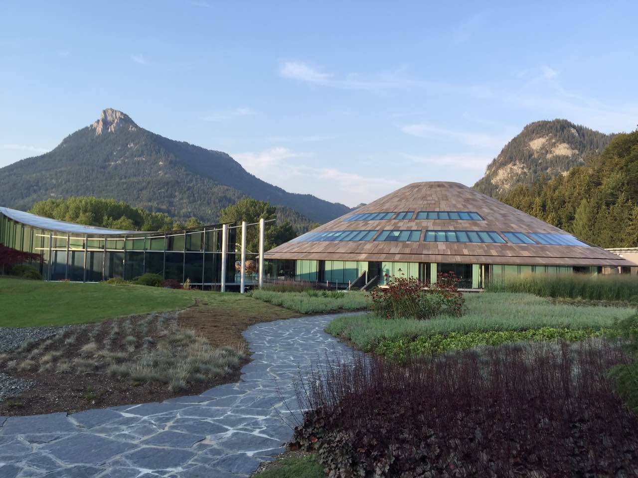 余教授奧地利鄉村行：紅牛辦公室建筑的聯(lián)想